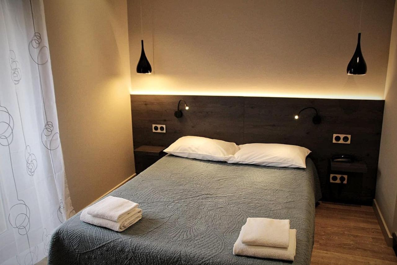 Hotel Le Pont Neuf Saint-Affrique Kültér fotó